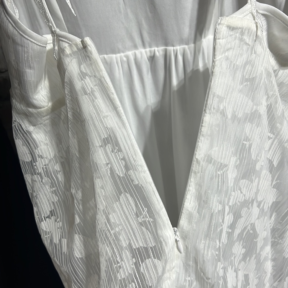 Gorgeous ROMWE white dress with beautiful“angel wings“ stripes - Picture 10 of 16